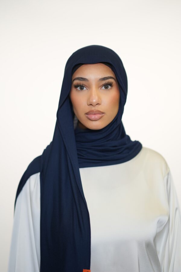 Kimava Jersey Stoff – Klassisches Navy Blau für vielseitige Outfits - Image 4