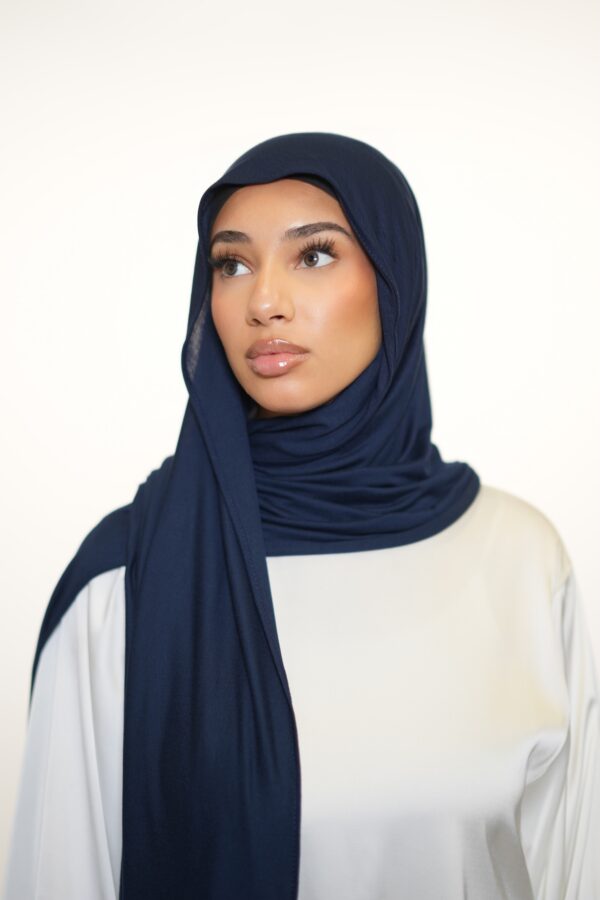Kimava Jersey Stoff – Klassisches Navy Blau für vielseitige Outfits - Image 2