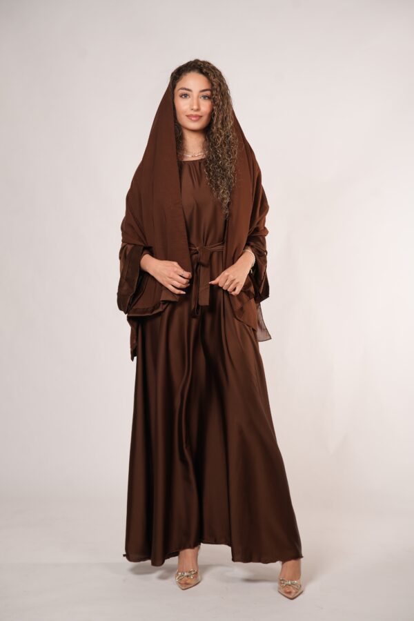 Kimava Satin Abaya – Edles Brown Sugar für luxuriösen Stil - Image 3